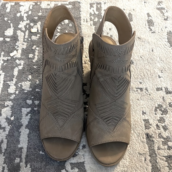 Universal Thread Boho Heels 👠 - Picture 2 of 5